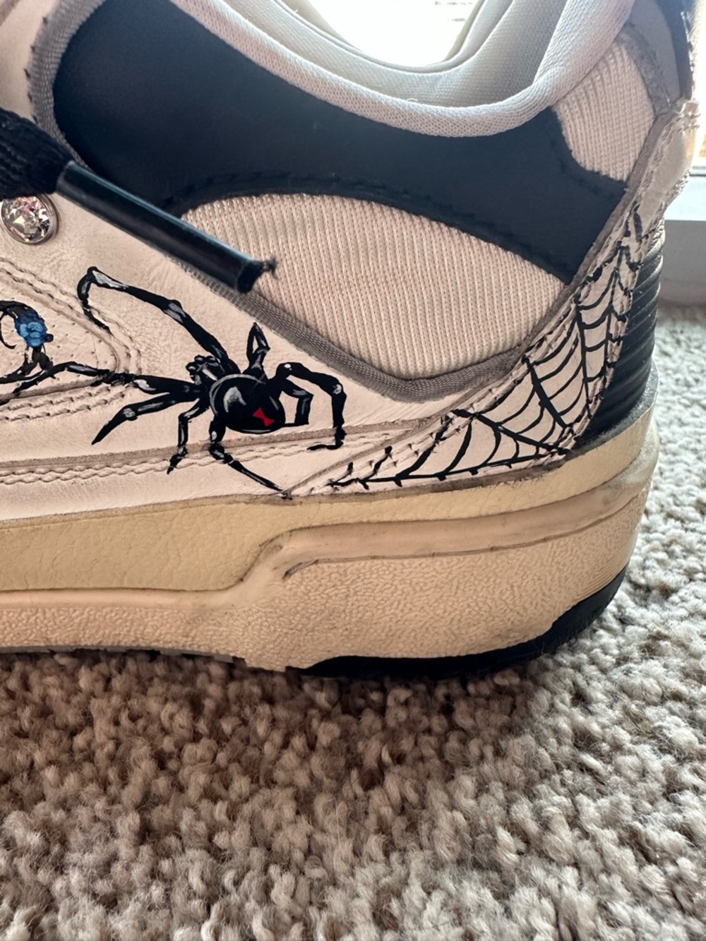 Golden Goose womens White Leather Sneakers with Black Laces - Picture 4 of 7
